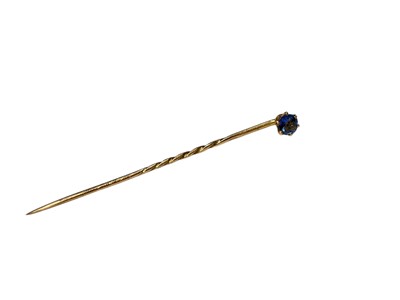 Lot 62 - 9ct gold multi-gem three stone bar brooch together with a sapphire stick pin (2)