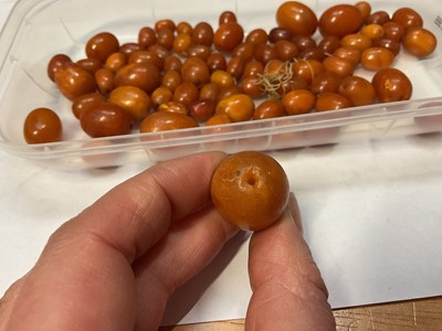 Lot 67 - Vintage amber beads, need re-stringing