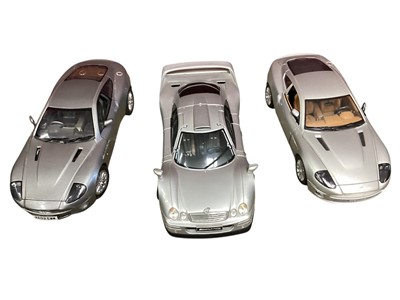 Lot 1887 - Burago & other makers 1:18 Scale diecast unboxed super cars, sports cars, vintage cars and others (5 boxes)