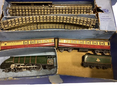Lot 1884 - Hornby OO Gauge Flying Scotsman Set (Accessories Missing), boxed RS608, Midland Belle Tank Engine & Rolling Stock (Parts Missing) & Dublo 4-6-2 BR Green Early Emblem 3 rail Pacific A4 loc...