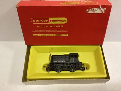 Lot 1886 - Hornby OO gauge 0-4-0 Diesel Dock Shunter, boxed R253, Hornby Dublo 2-8-0 BR Black Class 8F 2 rail locomotive and tender 48073 & rolling stock, scenery, track and controllers (qty)