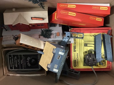 Lot 1886 - Hornby OO gauge 0-4-0 Diesel Dock Shunter, boxed R253, Hornby Dublo 2-8-0 BR Black Class 8F 2 rail locomotive and tender 48073 & rolling stock, scenery, track and controllers (qty)