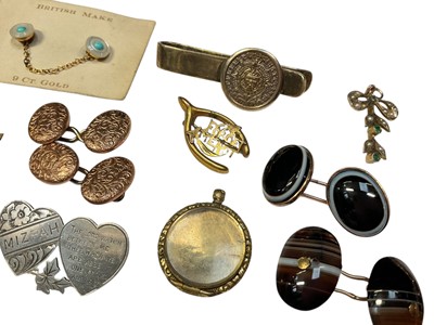 Lot 100 - Group of antique and later jewellery including Victorian silver brooches, gold plated cufflinks, two agate cufflinks, gold plated curb link chain, gilt metal glazed locket, tie clip etc