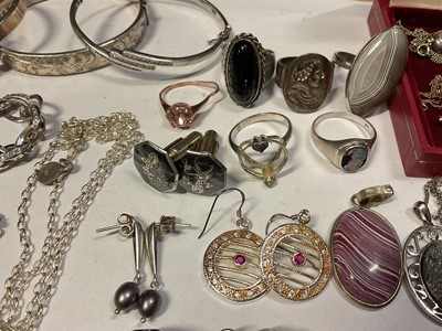 Lot 103 - Group of silver and white metal jewellery
