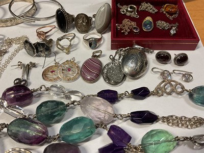 Lot 103 - Group of silver and white metal jewellery