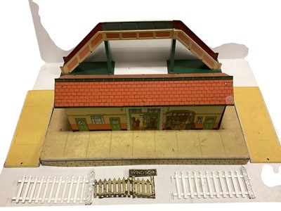 Lot 1873 - Hornby O Gauge tinplate Platform, Signal Box, Signals, Buffers, Track, Turntable & Water Tower (qty)