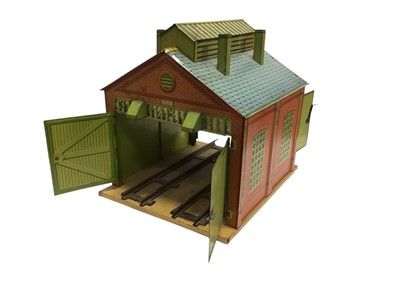 Lot 1874 - Hornby O Gauge No.1 Engine Shed & No.2 Tunnel (2)