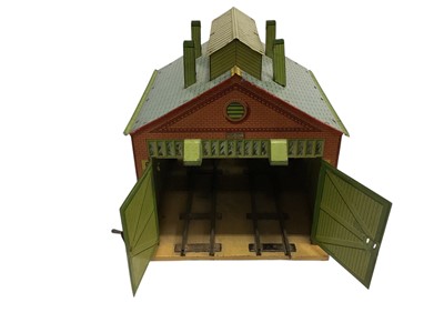 Lot 1874 - Hornby O Gauge No.1 Engine Shed & No.2 Tunnel (2)