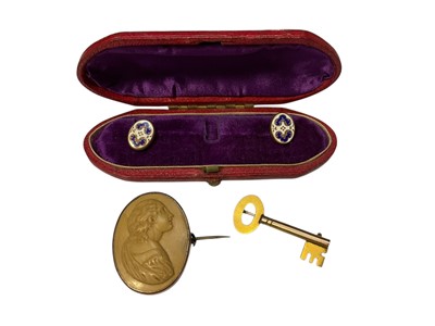 Lot 107 - 9ct gold key brooch, oval cameo in yellow metal brooch mount and a pair of enamelled dress studs in fitted case