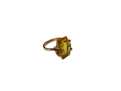 Lot 110 - Art Deco style continental gold citrine cocktail ring