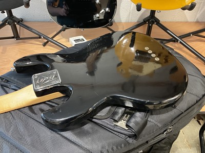 Lot 2234 - Peavey T-40 1981 Bass, Serial No.00739751 & Mono M8O Series Guitar Bag (2)