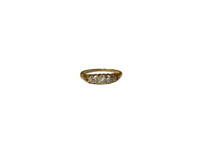 Lot 113 - Victorian 18ct gold diamond five stone ring