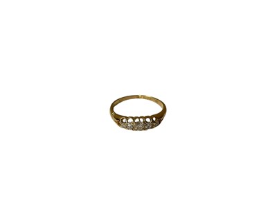 Lot 113 - Victorian 18ct gold diamond five stone ring