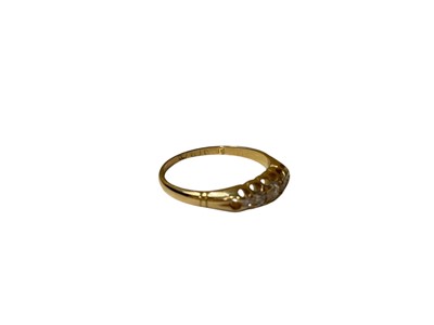 Lot 113 - Victorian 18ct gold diamond five stone ring