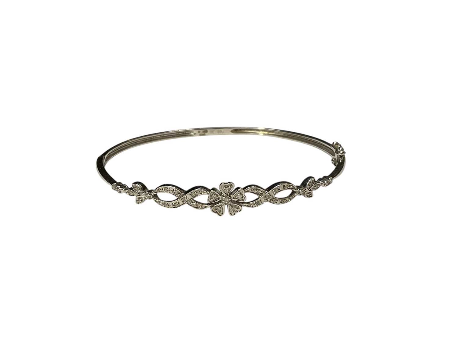 Lot 115 - 9ct white gold diamond set floral design hinged bangle