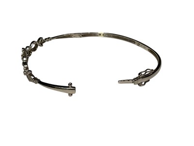 Lot 115 - 9ct white gold diamond set floral design hinged bangle