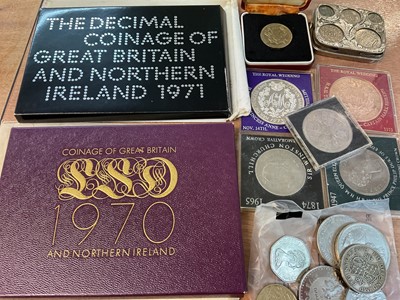 Lot 472 - G.B. - Mixed coins to include Royal Mint proof sets 1970, 1971, a spring loaded white metal coin case for holding Half Crowns, Florins, Shillings, Six Pences, silver Three Pences & other iss...