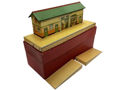 Lot 1934 - Hornby O Gauge Station No.3, Turntable No.2, Level Crossing No.1 & Single Arm Signal No.2, all boxed (4)