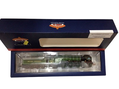 Lot 1950 - Bachmann OO Gauge 4-6-2 BR Apple Green Class A1 tender locomotive "Tornado" 60163, No.32-550A, BR Green Class 24 diesel D5061 & BR Mk1 Horse Boxes, No.s 38-525X & 38-526Z, plus Hornby 2-...
