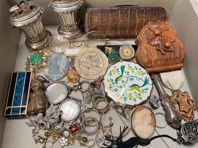 Lot 196 - Group of antique and vintage costume jewellery and other bijouterie