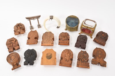 Lot 822 - Collection of watch holders