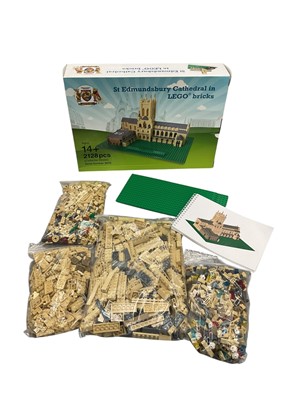 Lot 2035 - Bright Bricks St Edmundsbury Cathedral collectors Model, 2128 pcs, boxed No.0072 (1)