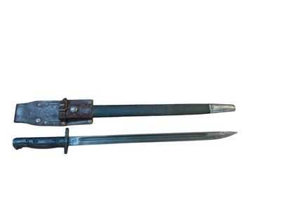Lot 866 - First World War British 1907 Pattern bayonet with steel blade by Sanderson in steel mounted leather scabbard with frog.