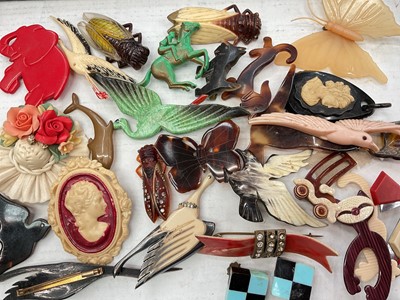 Lot 223 - Group of vintage jewellery including early plastic.