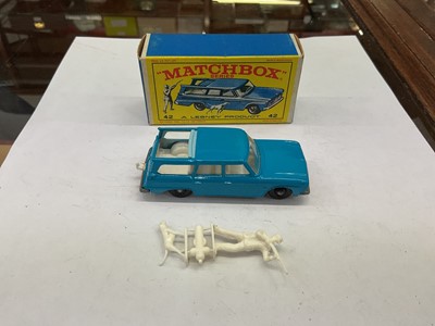 Lot 2022 - Matchbox Series 1-75 including Dodge Dumper Truck No.48 (x2), TV Service Van No.62, Taxi-Cab No.20, Ford Pick Up No.6, Mercedes Benz Benz Ambulance No.3, Studebaker Station Wagon No.42, Police C...