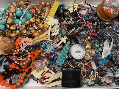 Lot 211 - Lot bead necklaces and bijouterie