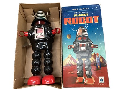 Lot 2513 - Robbie Tinplate Mechanical Planet clockwork robot, boxed MS-430, plus other Japanese & Chinese clockwork robots and one other plastic robot (4)