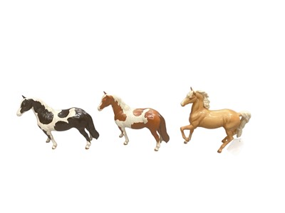 Lot 1294 - Collection of Beswick comprising four horses and two cats
