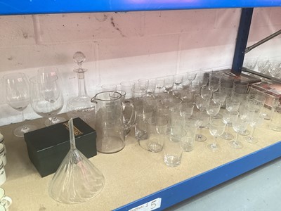 Lot 1293 - Edwardian etched glass part table service and sundry glassware