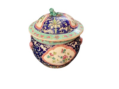 Lot 1310 - Decorative Chinese pot and cover with export mark
