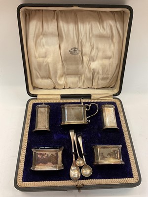 Lot 1105 - Silver cased cruet set (Birmingham 1915-1916)