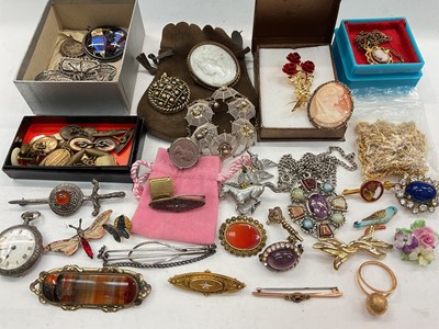 Lot 1108 - Group of gold, silver and costume jewellery