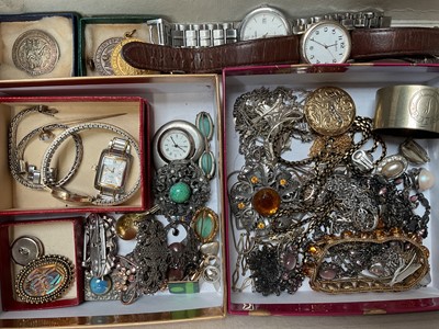 Lot 8 - Group of vintage costume jewellery, watches and bijouterie