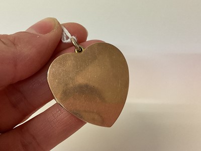 Lot 477 - Edwardian rose gold heart shaped oversized locket