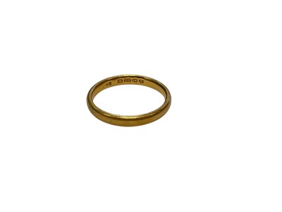 Lot 166 - 22ct gold wedding ring