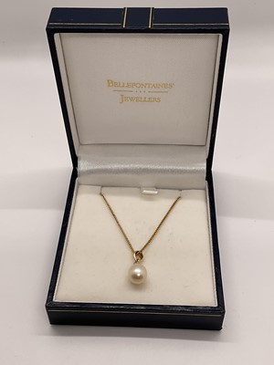 Lot 33 - Cultured pearl and diamond pendant in gold setting and on a 9ct gold chain