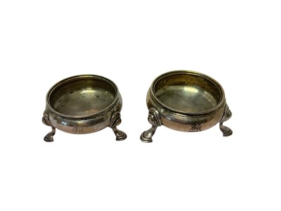 Lot 302 - George II silver cauldron salt, with engraved armorial crest, on three pad feet (London 1749)