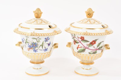 Lot 15 - Pair of Chamberlains Worcester porcelain tureens and covers