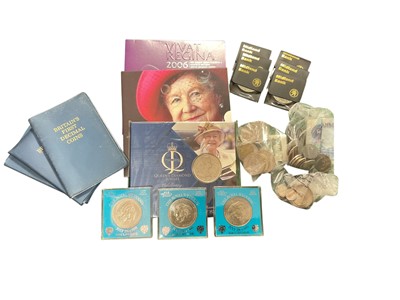 Lot 437 - World - Mixed coinage to include a small quantity of silver (Qty)