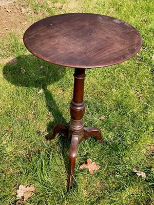 Lot 1450 - George III wine table, of good colour