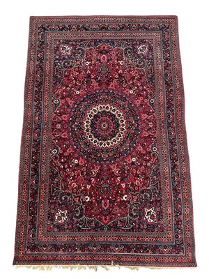 Lot 1632 - Fine wall-hanging Persian Meshed rug