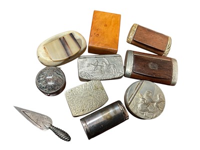 Lot 690 - Collection of snuff boxes and similar vertu (in fine art store)