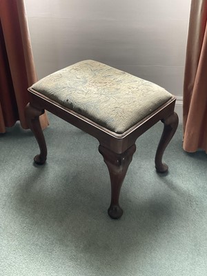 Lot 1482 - Queen Anne style walnut stool
