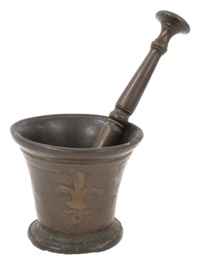 Lot 815 - 17th century bronze pestle and mortar