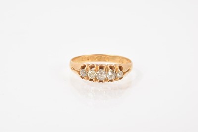 Lot 599 - Victorian 18ct gold diamond five stone ring