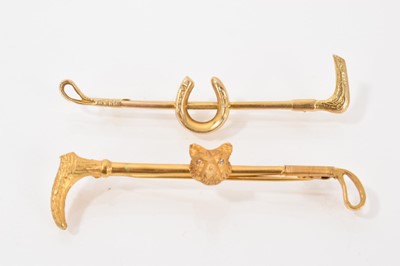 Lot 597 - 9ct gold riding crop bar brooch mounted with a fox mask and one other 9ct gold riding crop bar brooch mounted with a horseshoe